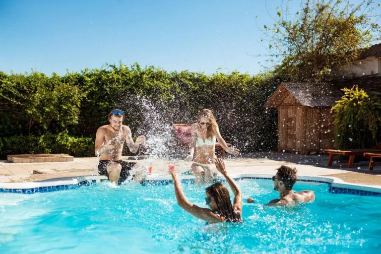 Como Limpar as Pedras da Piscina?