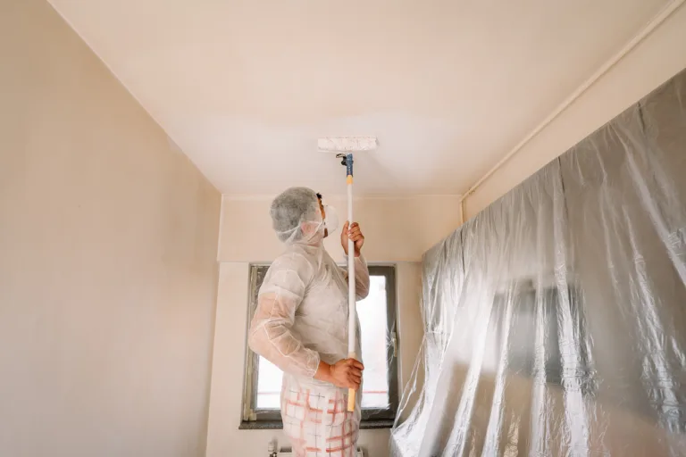pintando o teto do banheiro com tinta zero mofo anti mofo